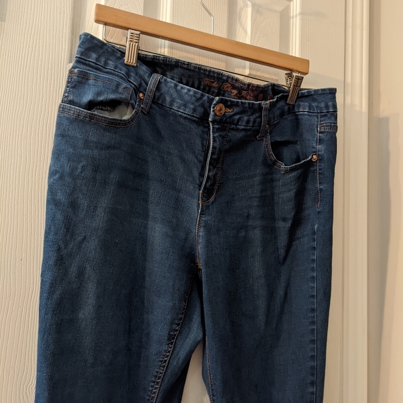 Sz 18 jeans with stretch boot cut - Picture 4 of 6